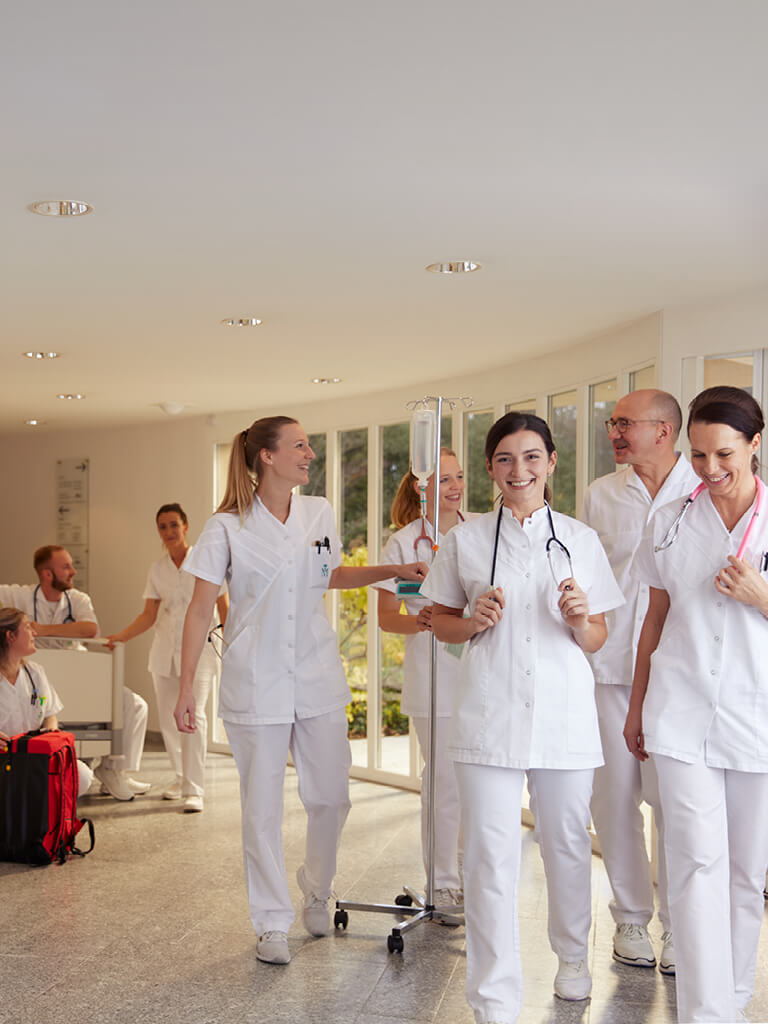 Tablet Headerbild Team Pflege
